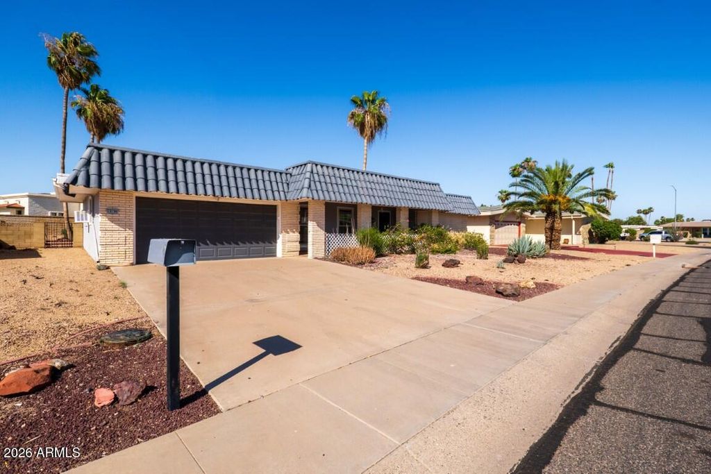 10706 W PINION Lane, Sun City, AZ 85373 — photo 2