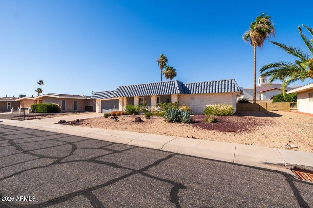 10706 W PINION Lane, Sun City, AZ 85373 — photo 3