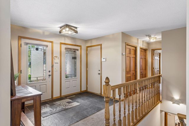 314 Wedgewood Drive, Mahtomedi, MN 55115