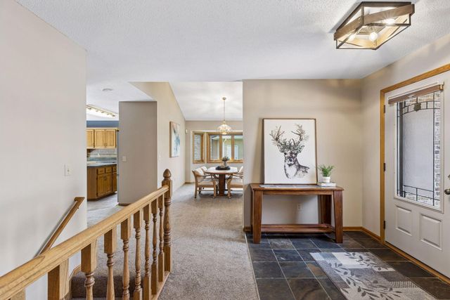 314 Wedgewood Drive, Mahtomedi, MN 55115