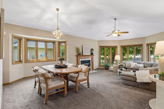 314 Wedgewood Drive, Mahtomedi, MN 55115