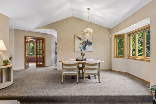 314 Wedgewood Drive, Mahtomedi, MN 55115