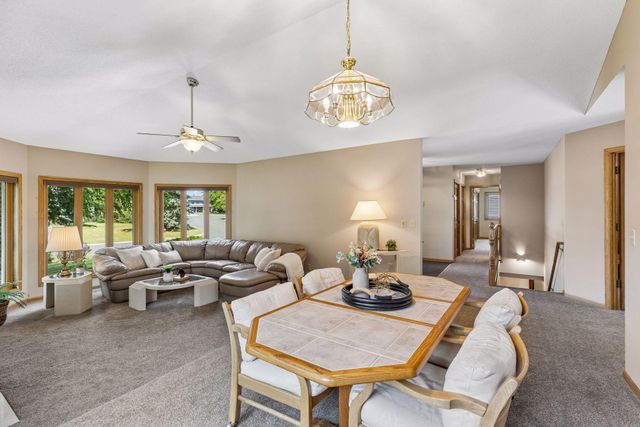 314 Wedgewood Drive, Mahtomedi, MN 55115