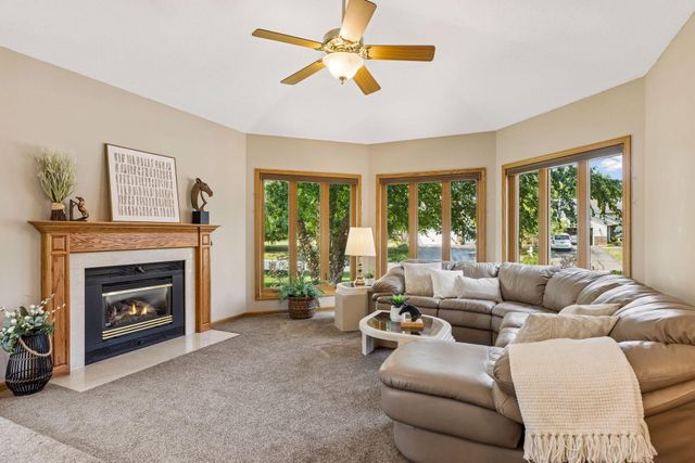 314 Wedgewood Drive, Mahtomedi, MN 55115