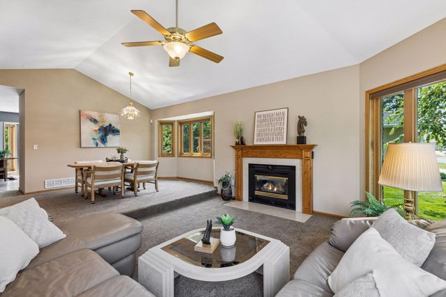 314 Wedgewood Drive, Mahtomedi, MN 55115