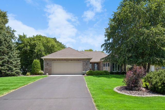 314 Wedgewood Drive, Mahtomedi, MN 55115