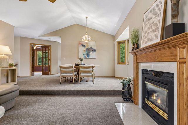 314 Wedgewood Drive, Mahtomedi, MN 55115