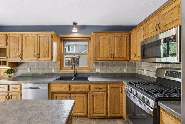 314 Wedgewood Drive, Mahtomedi, MN 55115