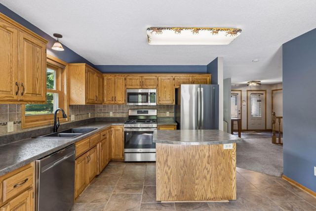 314 Wedgewood Drive, Mahtomedi, MN 55115