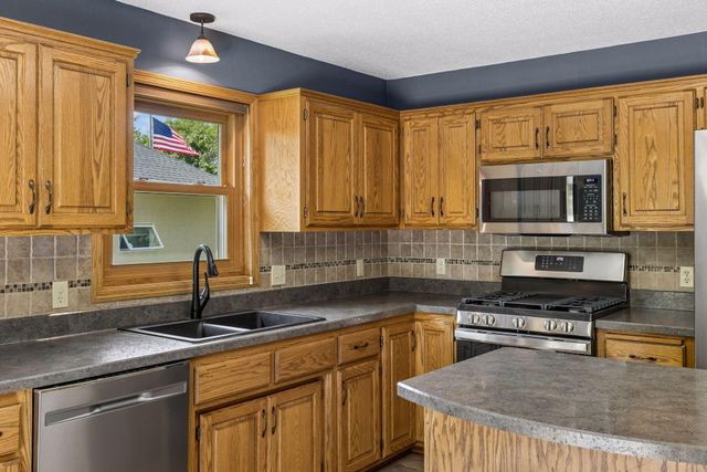 314 Wedgewood Drive, Mahtomedi, MN 55115