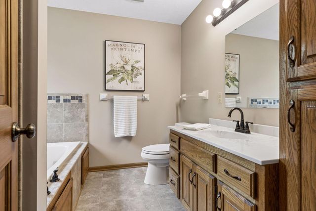 314 Wedgewood Drive, Mahtomedi, MN 55115