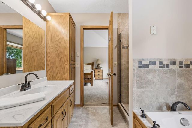 314 Wedgewood Drive, Mahtomedi, MN 55115
