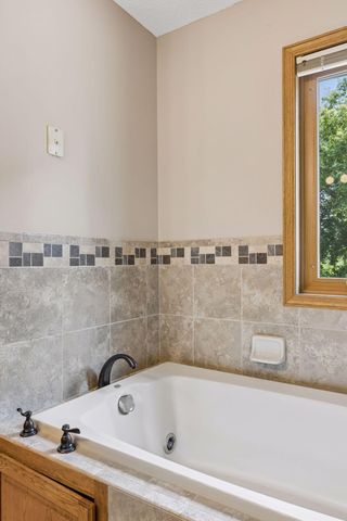 314 Wedgewood Drive, Mahtomedi, MN 55115
