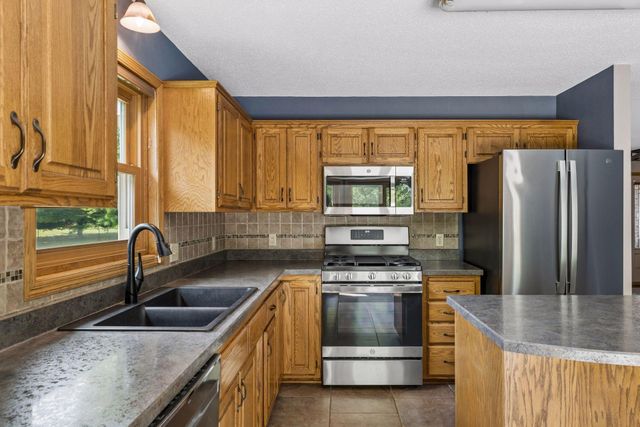 314 Wedgewood Drive, Mahtomedi, MN 55115