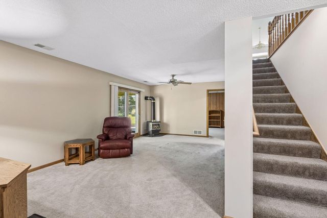 314 Wedgewood Drive, Mahtomedi, MN 55115