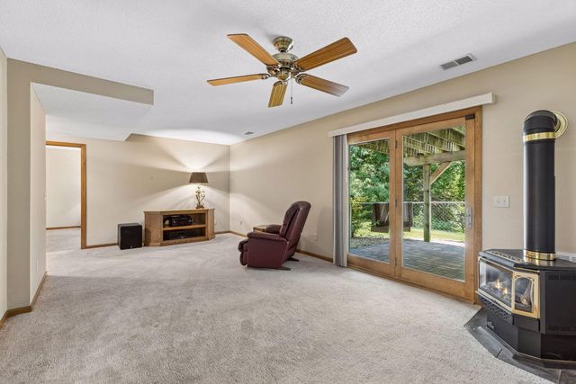 314 Wedgewood Drive, Mahtomedi, MN 55115