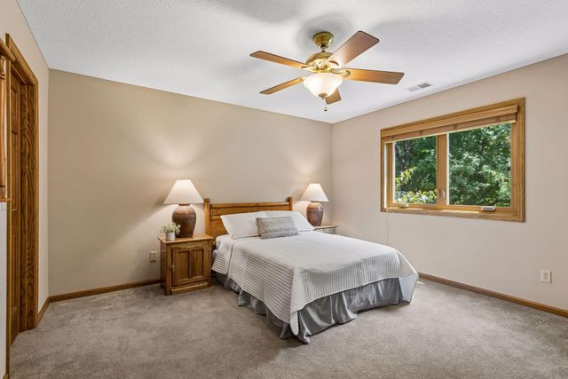 314 Wedgewood Drive, Mahtomedi, MN 55115