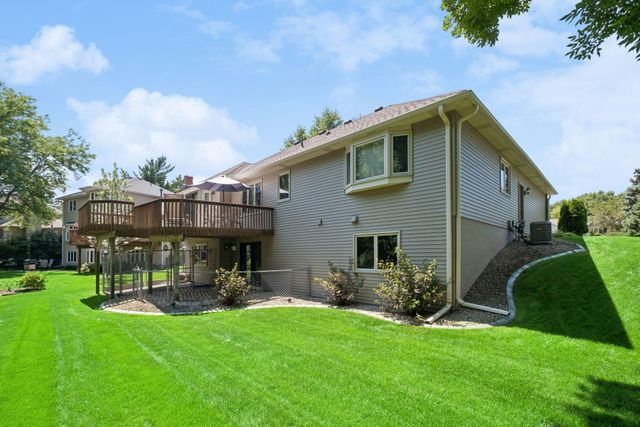 314 Wedgewood Drive, Mahtomedi, MN 55115