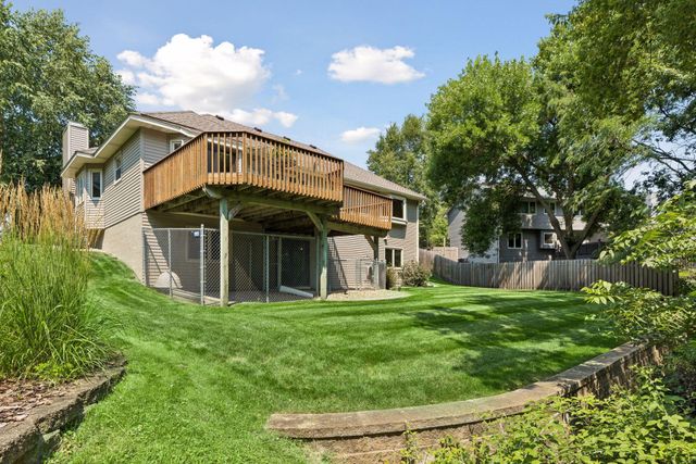 314 Wedgewood Drive, Mahtomedi, MN 55115