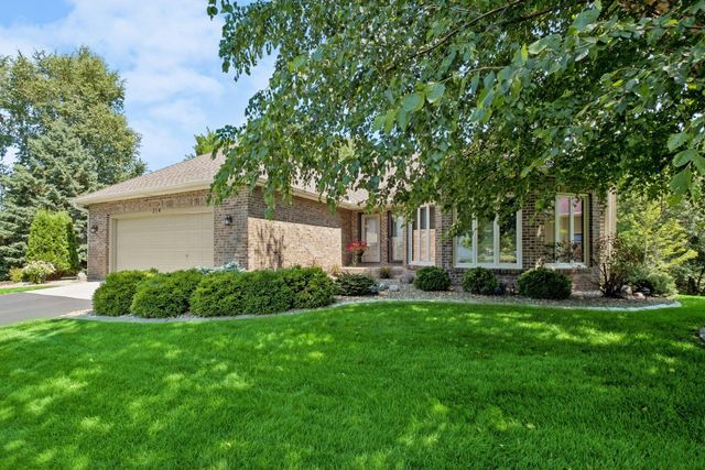 314 Wedgewood Drive, Mahtomedi, MN 55115