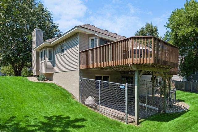 314 Wedgewood Drive, Mahtomedi, MN 55115