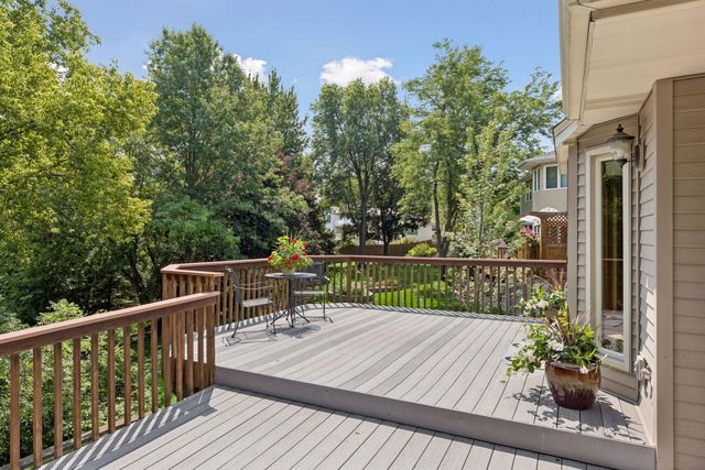314 Wedgewood Drive, Mahtomedi, MN 55115