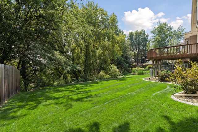 314 Wedgewood Drive, Mahtomedi, MN 55115
