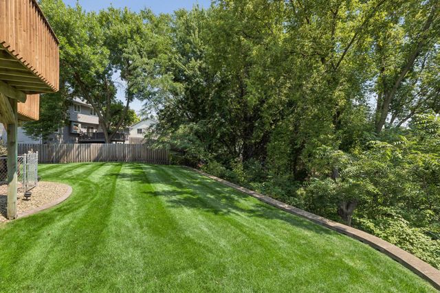 314 Wedgewood Drive, Mahtomedi, MN 55115