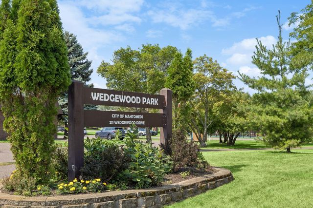 314 Wedgewood Drive, Mahtomedi, MN 55115