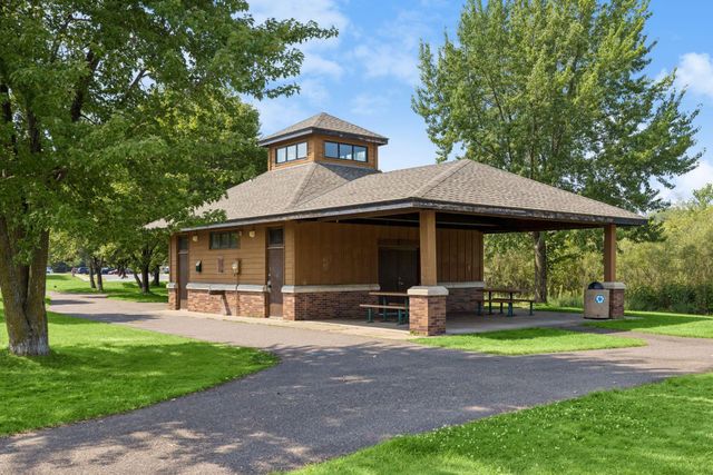 314 Wedgewood Drive, Mahtomedi, MN 55115