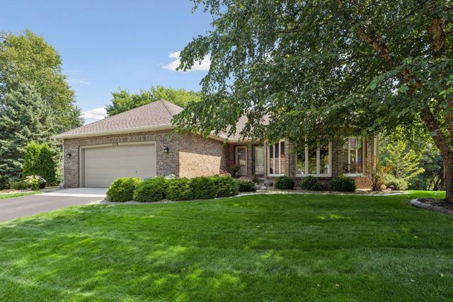 314 Wedgewood Drive, Mahtomedi, MN 55115
