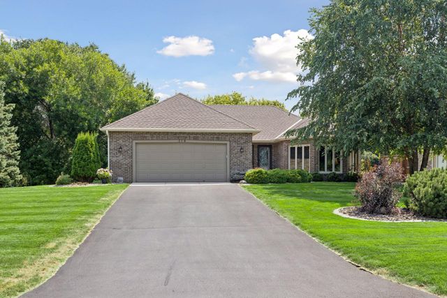 314 Wedgewood Drive, Mahtomedi, MN 55115
