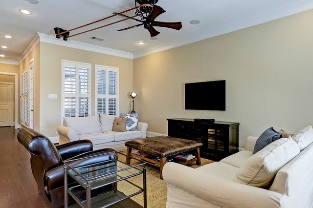 31 E Breezy Way, The Woodlands, TX 77380