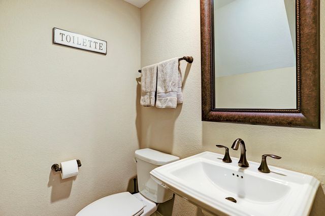 31 E Breezy Way, The Woodlands, TX 77380