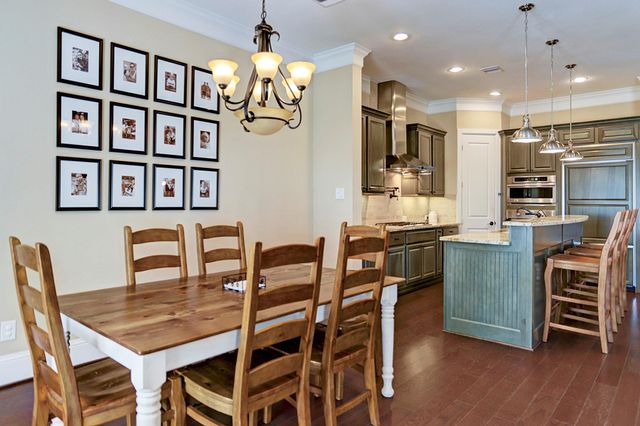 31 E Breezy Way, The Woodlands, TX 77380