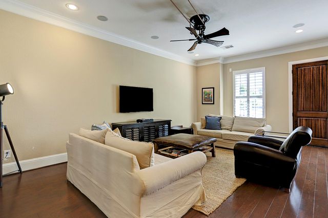 31 E Breezy Way, The Woodlands, TX 77380