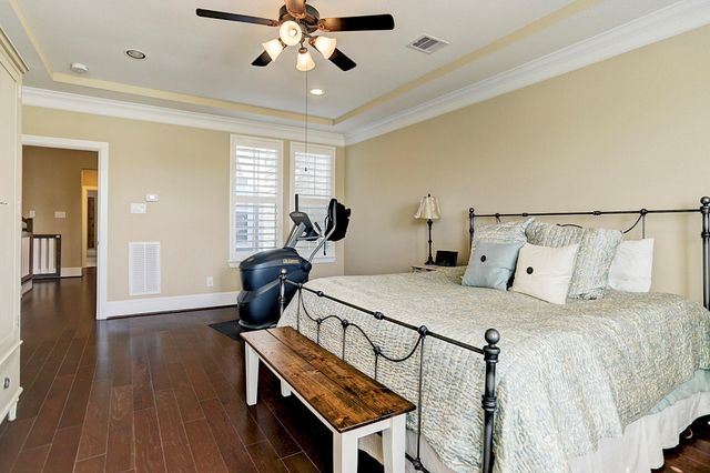 31 E Breezy Way, The Woodlands, TX 77380