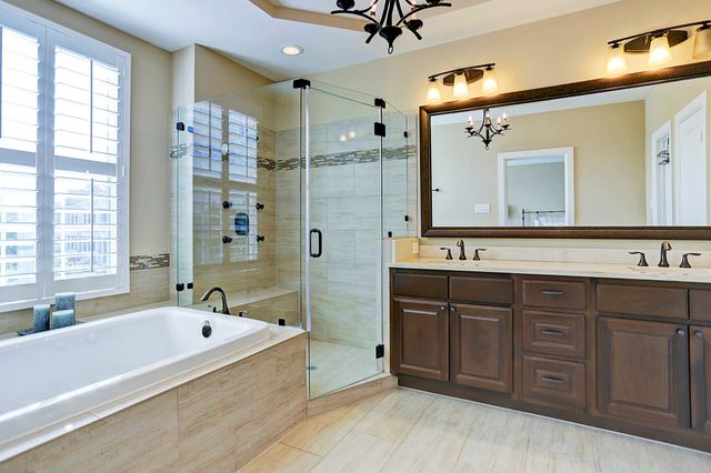 31 E Breezy Way, The Woodlands, TX 77380