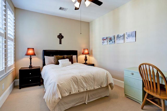 31 E Breezy Way, The Woodlands, TX 77380