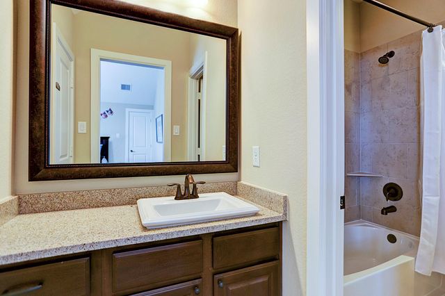 31 E Breezy Way, The Woodlands, TX 77380