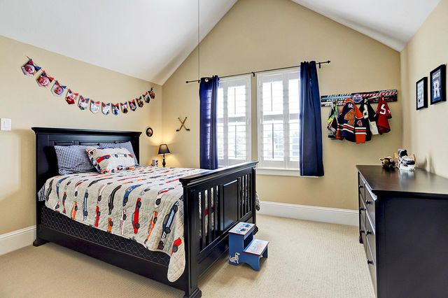 31 E Breezy Way, The Woodlands, TX 77380