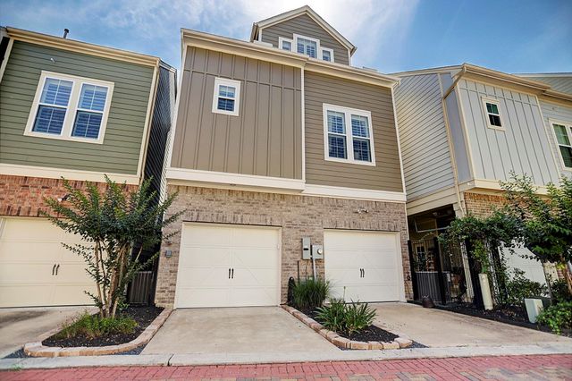 31 E Breezy Way, The Woodlands, TX 77380