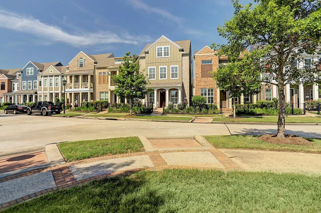 31 E Breezy Way, The Woodlands, TX 77380