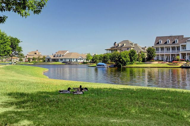 31 E Breezy Way, The Woodlands, TX 77380