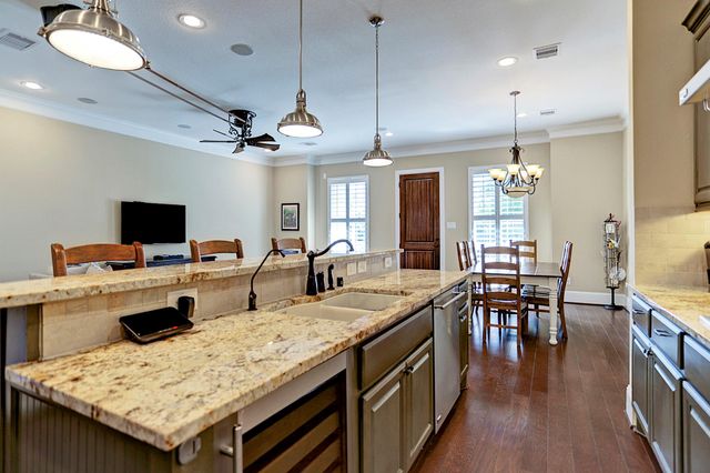 31 E Breezy Way, The Woodlands, TX 77380