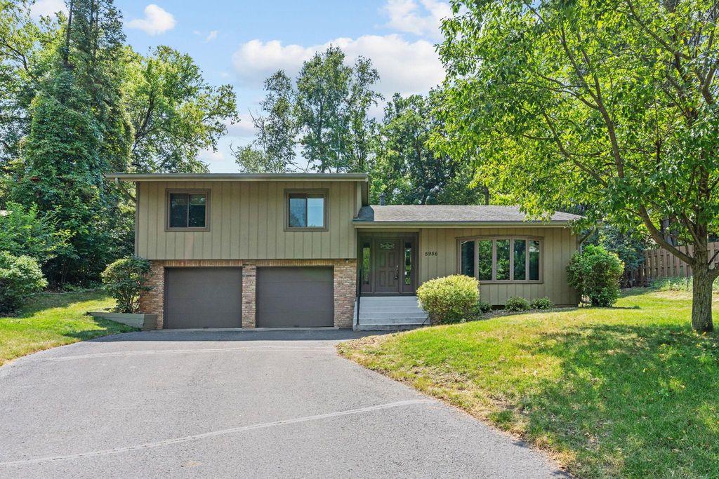 5986 McKinley Street NE, Fridley, MN 55432