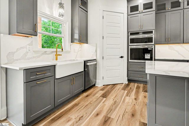 197 Old Farrs Bridge Road, Greenville, SC 29611