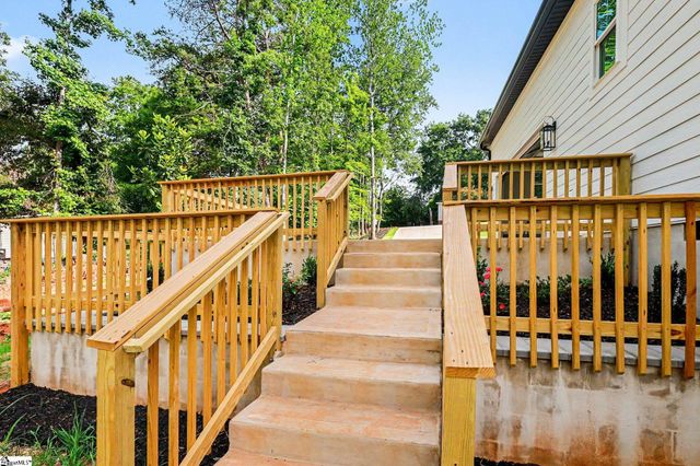 197 Old Farrs Bridge Road, Greenville, SC 29611