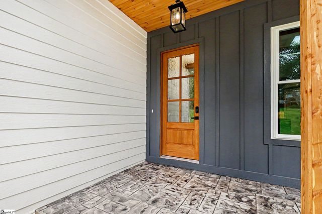 197 Old Farrs Bridge Road, Greenville, SC 29611