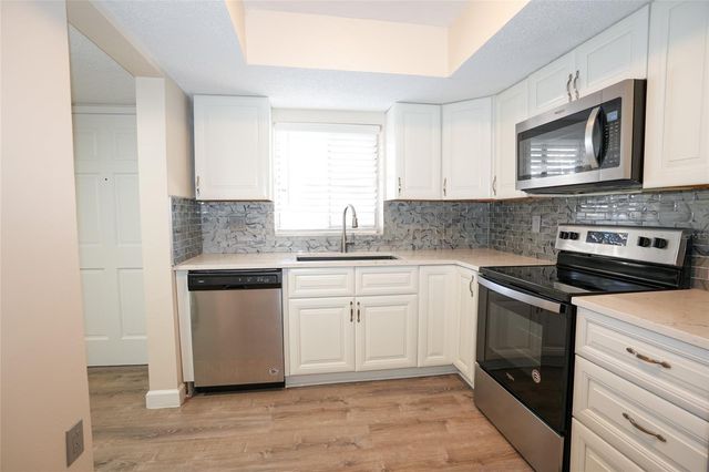 3502 LAKE BAYSHORE DRIVE K102, Bradenton, FL 34205